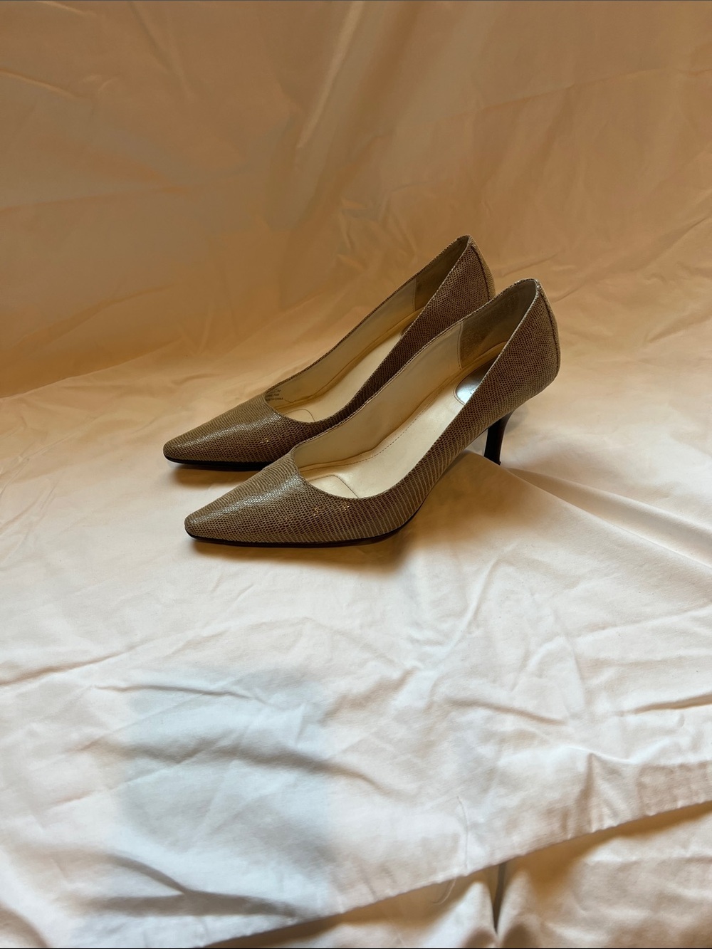 Pumps with heel